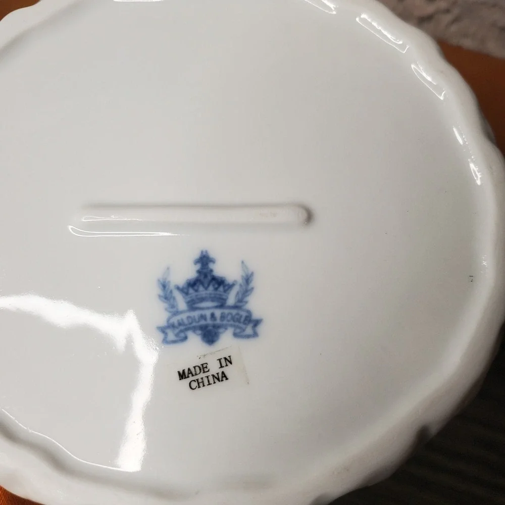 Kaldun Bogle White Porcelain Super Ruffle Belle‎ Dress Trinket Box Covered Dish